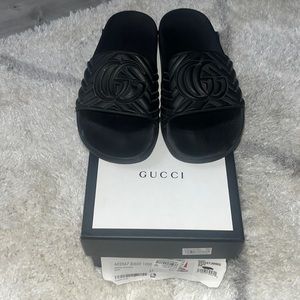 Beautiful Gucci Quilted GG Rubber Slides Black
